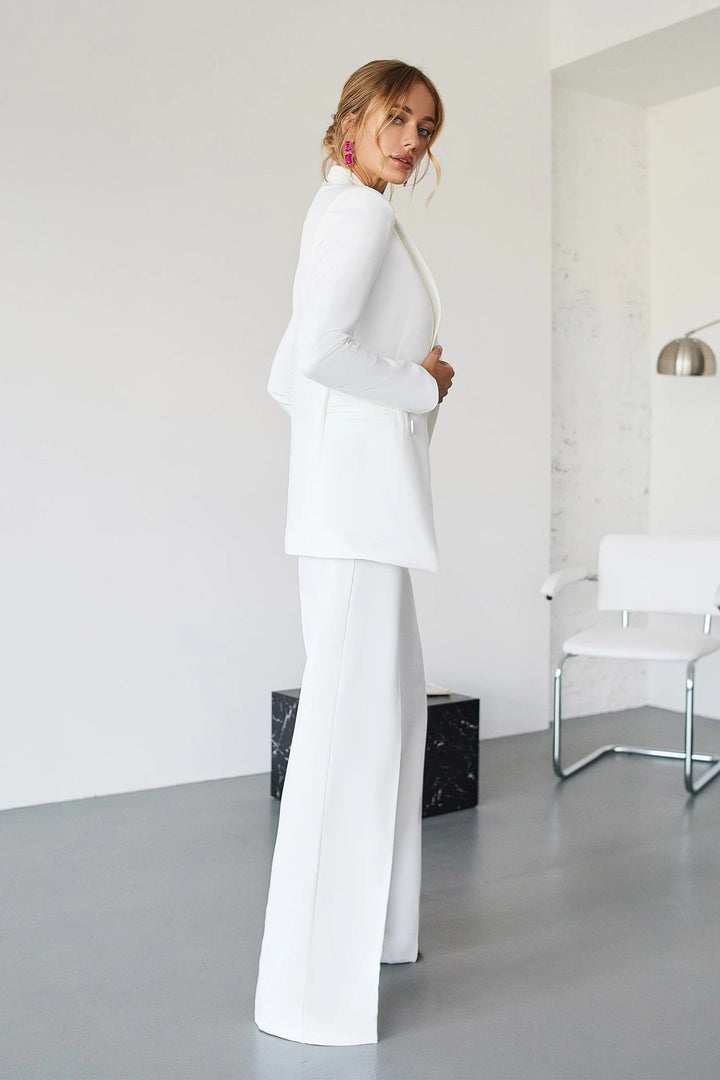 solovedress White 2 Piece Double Breasted Peak Lapel Business Casual Women Suit (Blazer+Pants)