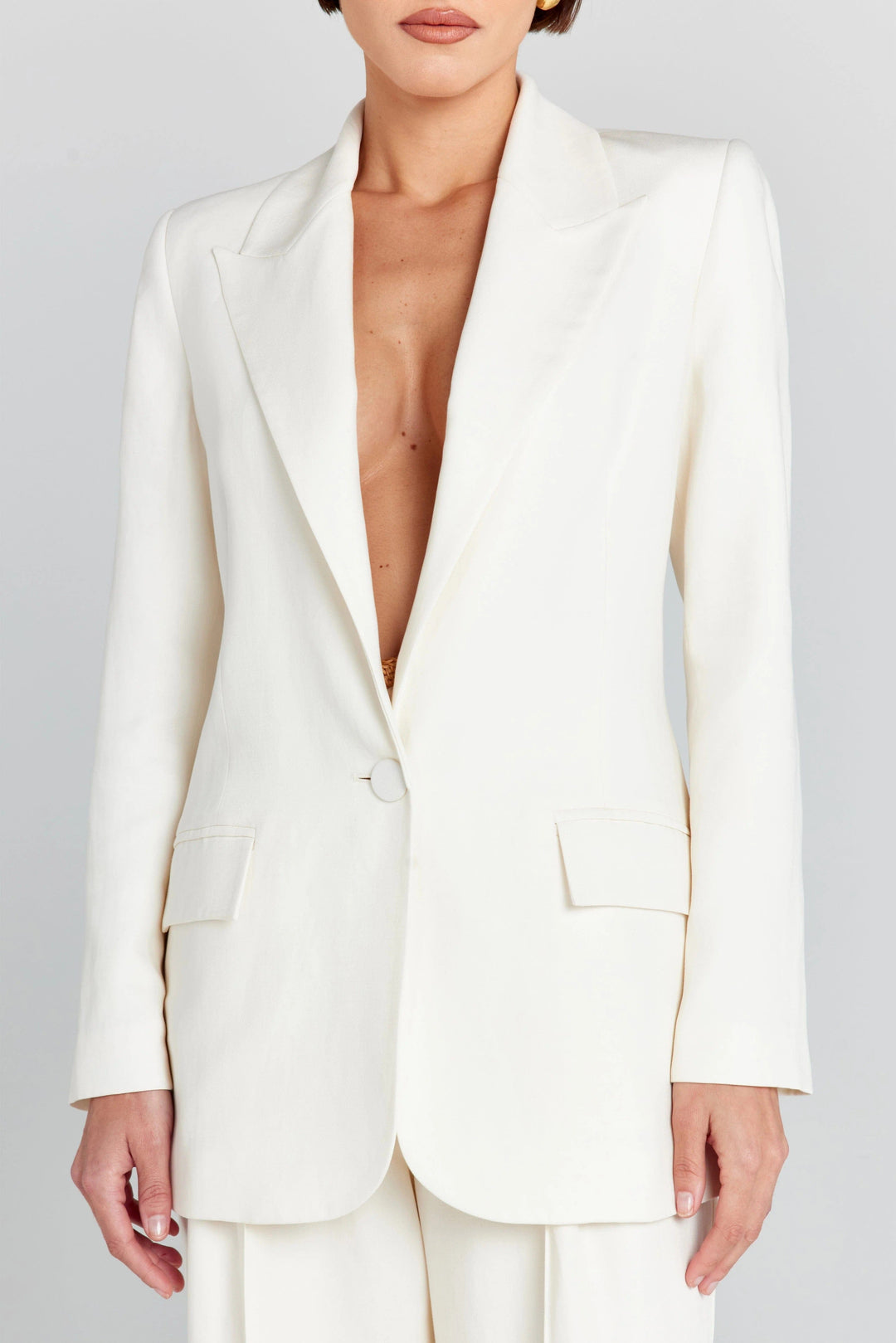 solovedress White Two-Piece Women’s Suit with Peaked Lapel Blazer