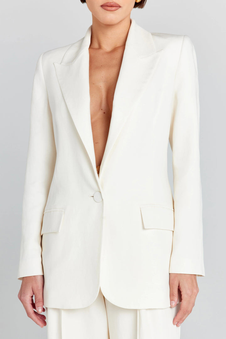 solovedress White Two-Piece Women’s Suit with Peaked Lapel Blazer