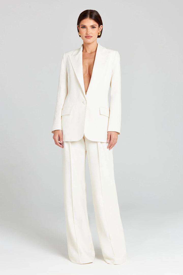solovedress White Two-Piece Women’s Suit with Peaked Lapel Blazer