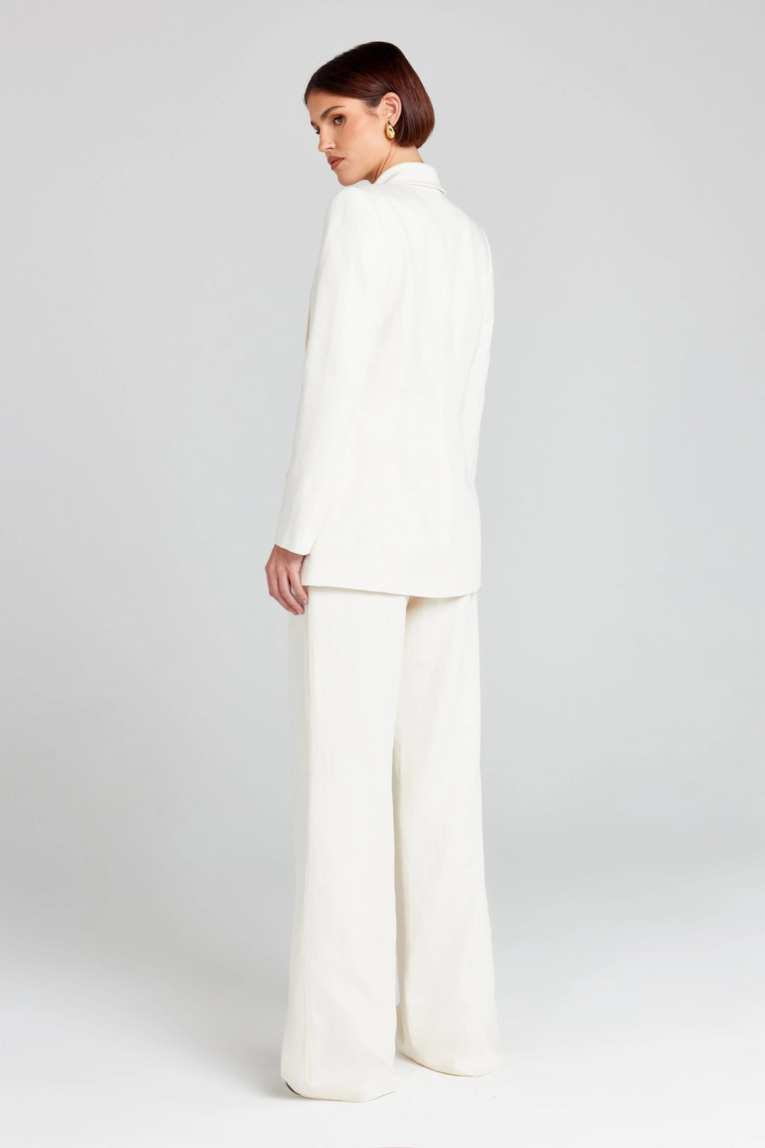 solovedress White Two-Piece Women’s Suit with Peaked Lapel Blazer