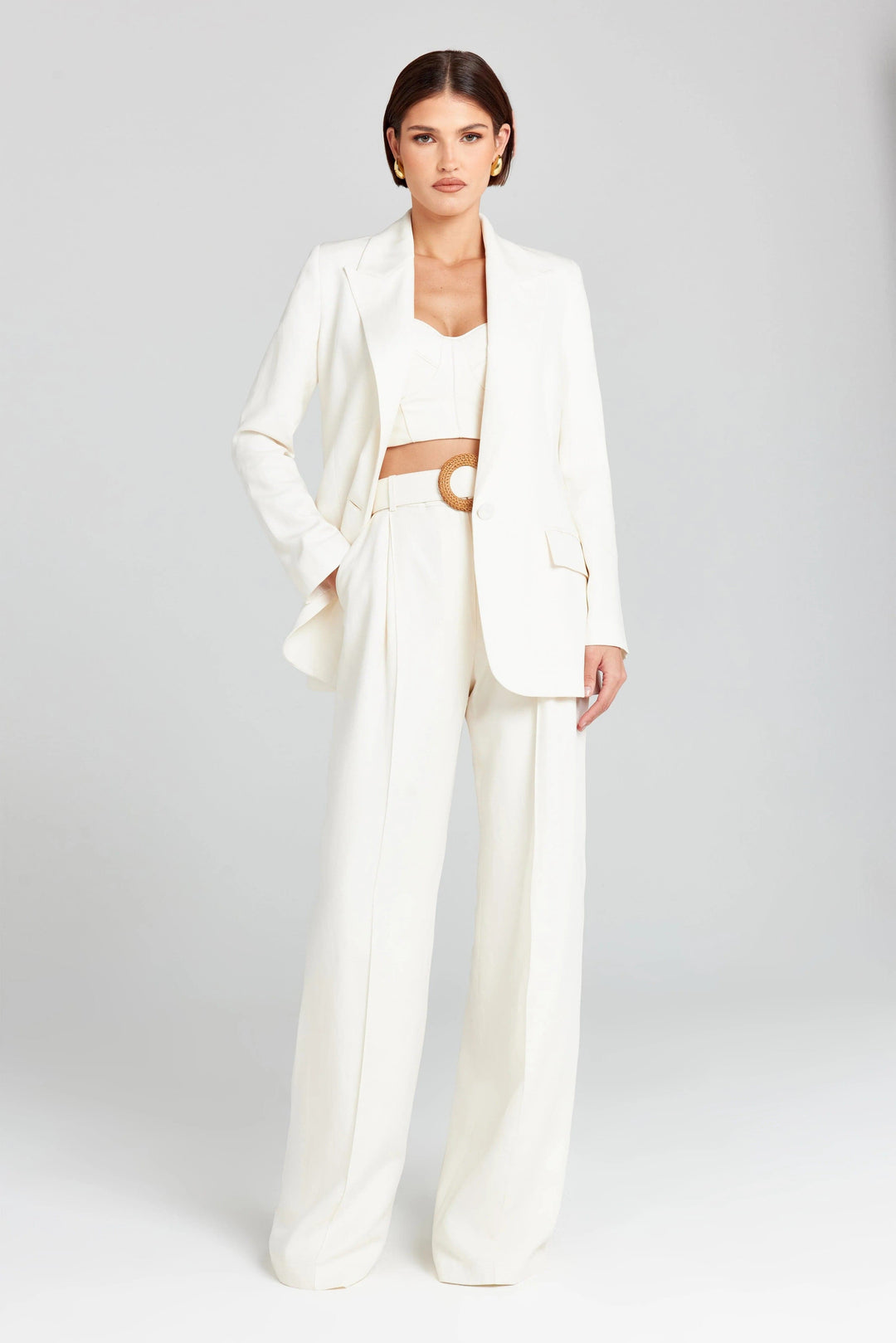 solovedress White Two-Piece Women’s Suit with Peaked Lapel Blazer