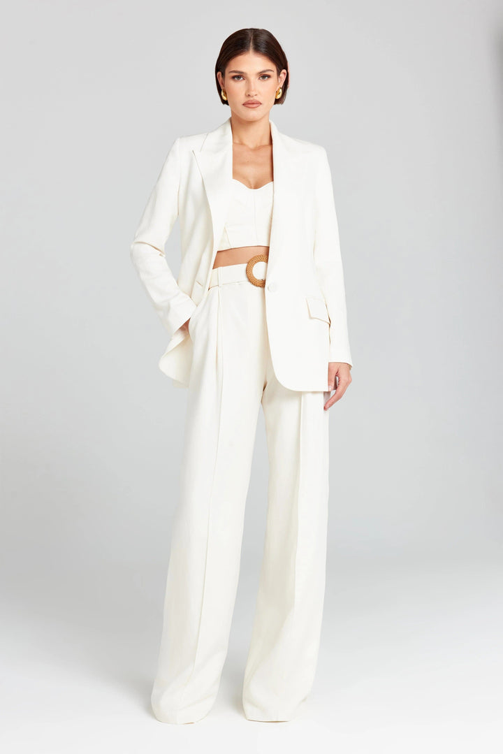 solovedress White Two-Piece Women’s Suit with Peaked Lapel Blazer