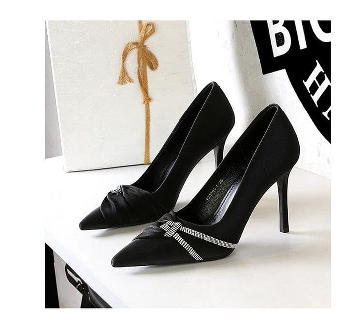 solovedress Women’s Pointed Toe Crystal Bow Stiletto Heels – Available in 7 cm & 10 cm