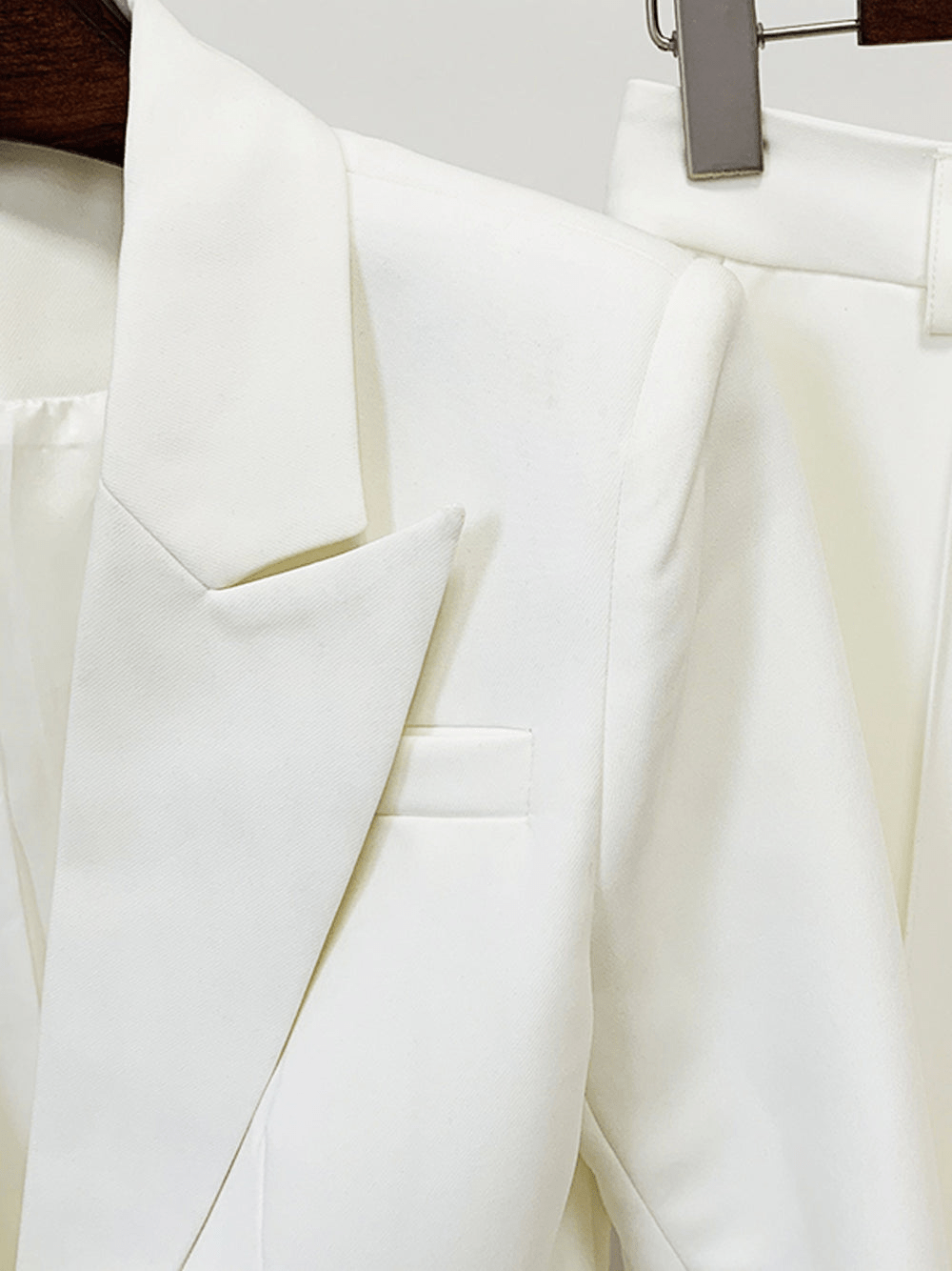 solovedress White 2 Piece Peak Lapel Single Breasted Slim Fit Women's Suit