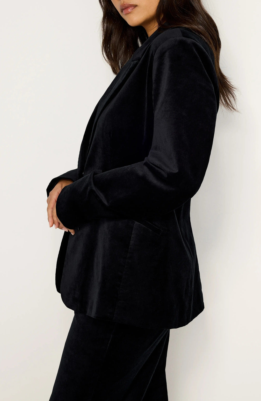 solovedress Women’s Black Velvet Blazer Pants Suit – Elegant Two-Piece Set